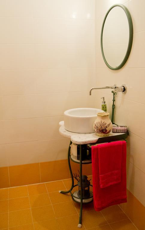 La Piccola Casa Del Cinema Hotel จิฟโฟนี วัลเล เปียนา ภายนอก รูปภาพ