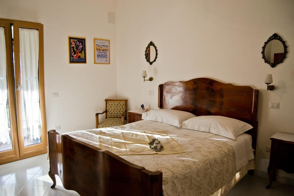 La Piccola Casa Del Cinema Hotel จิฟโฟนี วัลเล เปียนา ภายนอก รูปภาพ